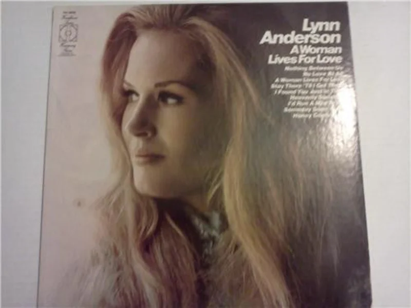 Lynn Anderson - A Woman Lives For Love