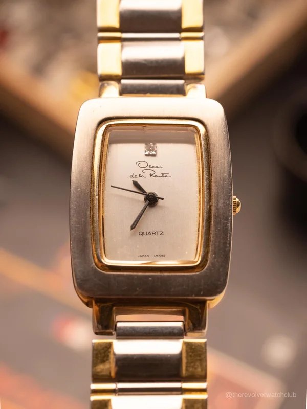 Oscar de la Rente  Rare (Ref. 300-2035) (25mm x 32mm; Quartz)