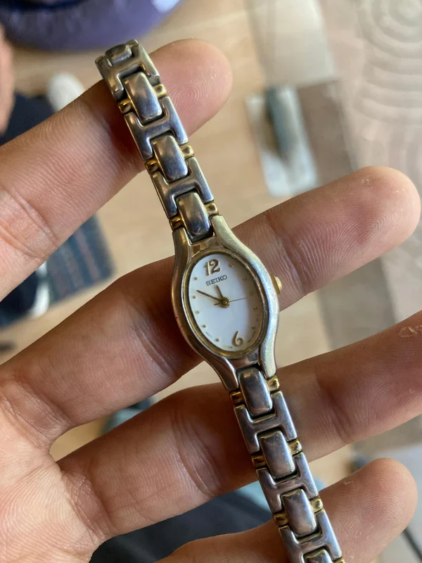Seiko Ladies (Ref. 1N01 0CT0) (18mm x 21mm; Quartz)