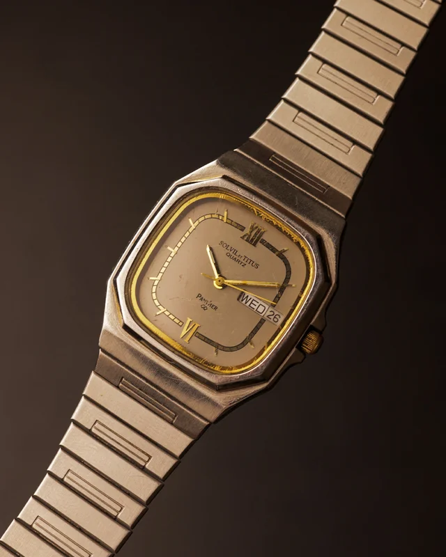 Solvil et Titus Panther Quartz  Vintage Day-Date Watch (1980s) [31x34mm]